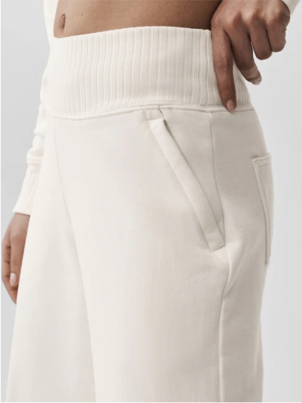ALO Serenity Ivory Sweatpants - Picture 2 of 8